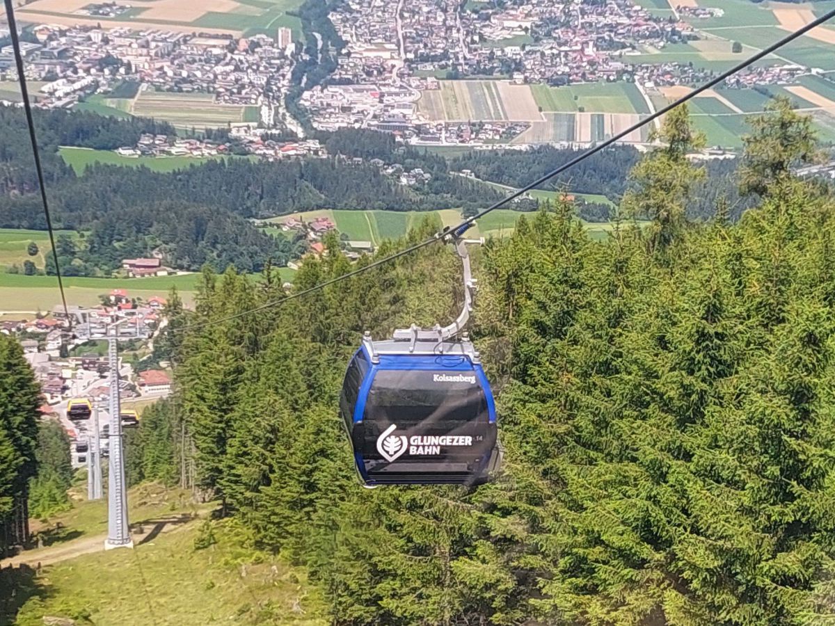 Blaue Gondel üner Telfes